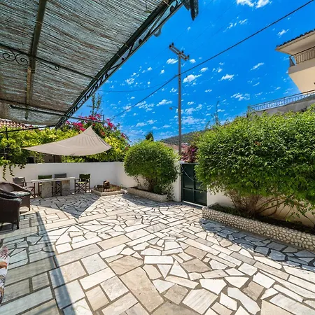 Lena's Traditional Vakantiehuis