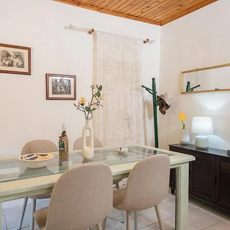 Lena's Traditional Casa de Férias