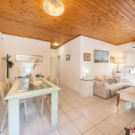 Lena's Traditional Casa de Férias *