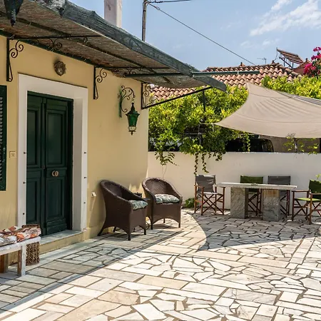 Lena's Traditional Casa de Férias *