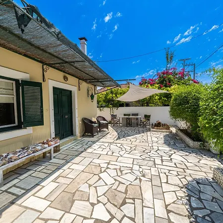 Lena's Traditional Casa de Férias