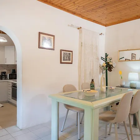 Lena's Traditional Casa de Férias *