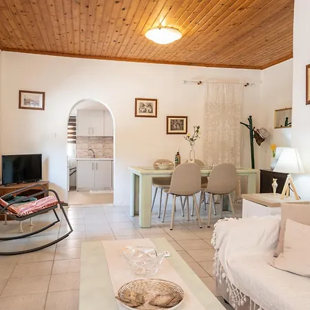 Lena's Traditional Casa de Férias