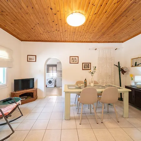 Lena's Traditional Vakantiehuis *