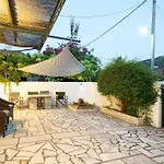 Lena's Traditional בית נופש